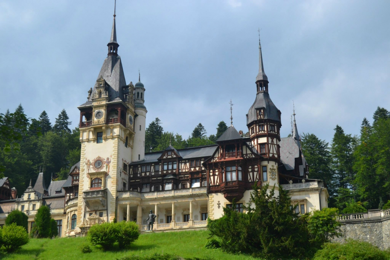 Private Tour to Sinaia & Bucharest from Brasov - Carpathian Travel Center